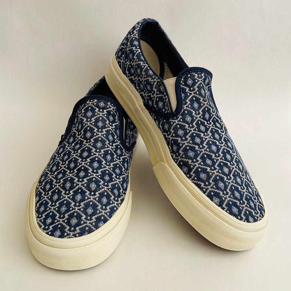 VANS•SLIP ONS•WOMENS SIZE 7.5